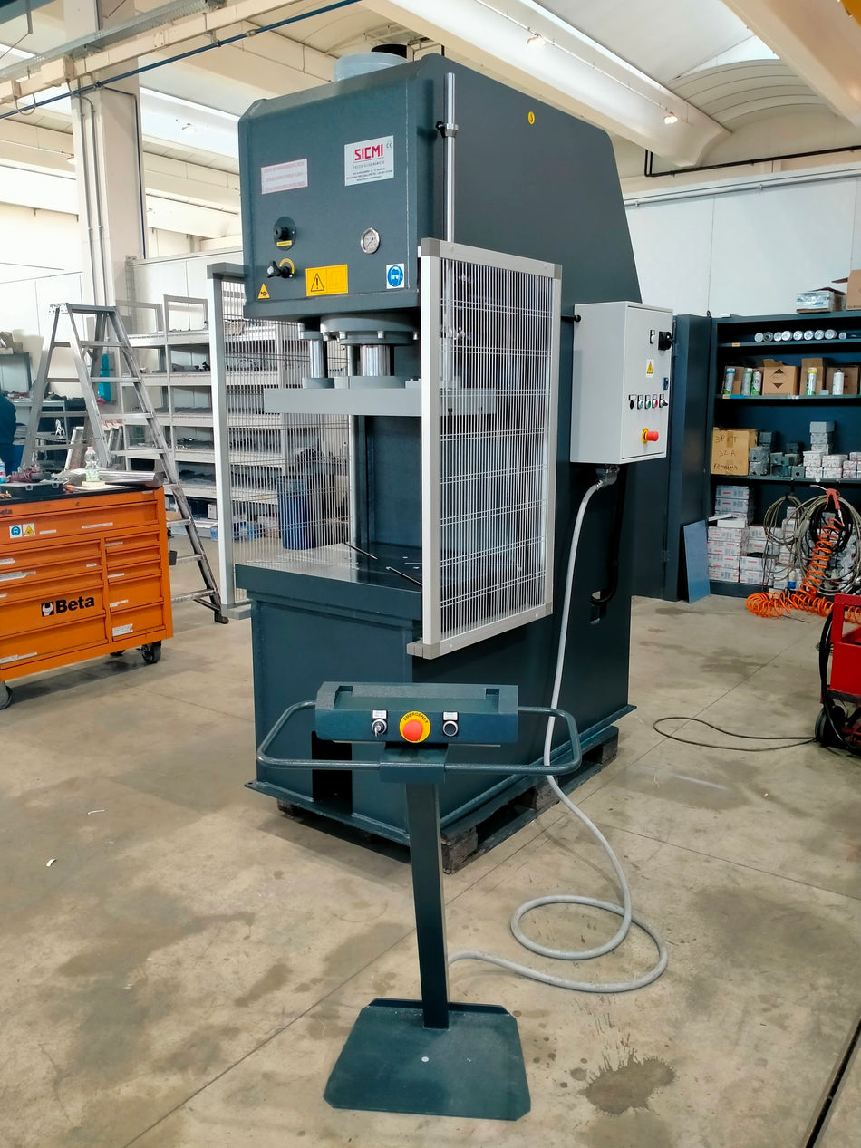 C-ram hydraulisk stanspress för metallformning – PCL