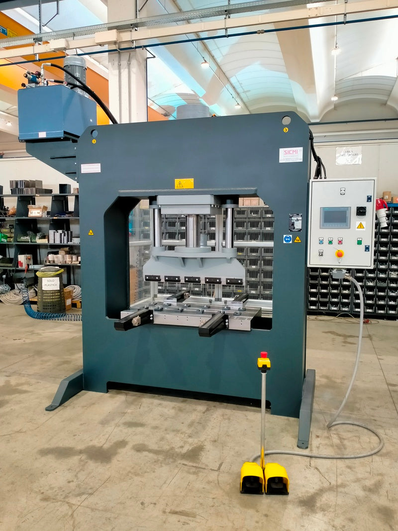 Hydraulisk press för plåtbockning – PDL